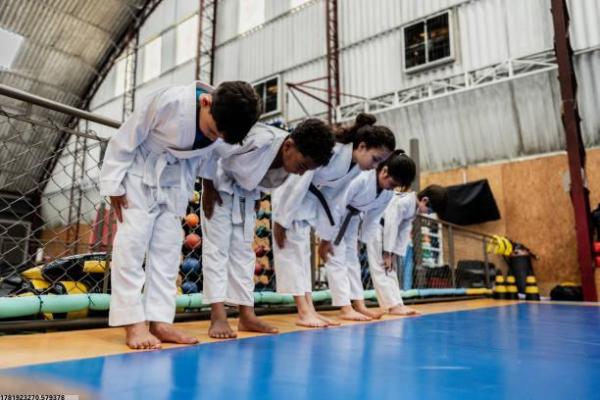 邓紫棋参与体育项目的最新动态(图1)